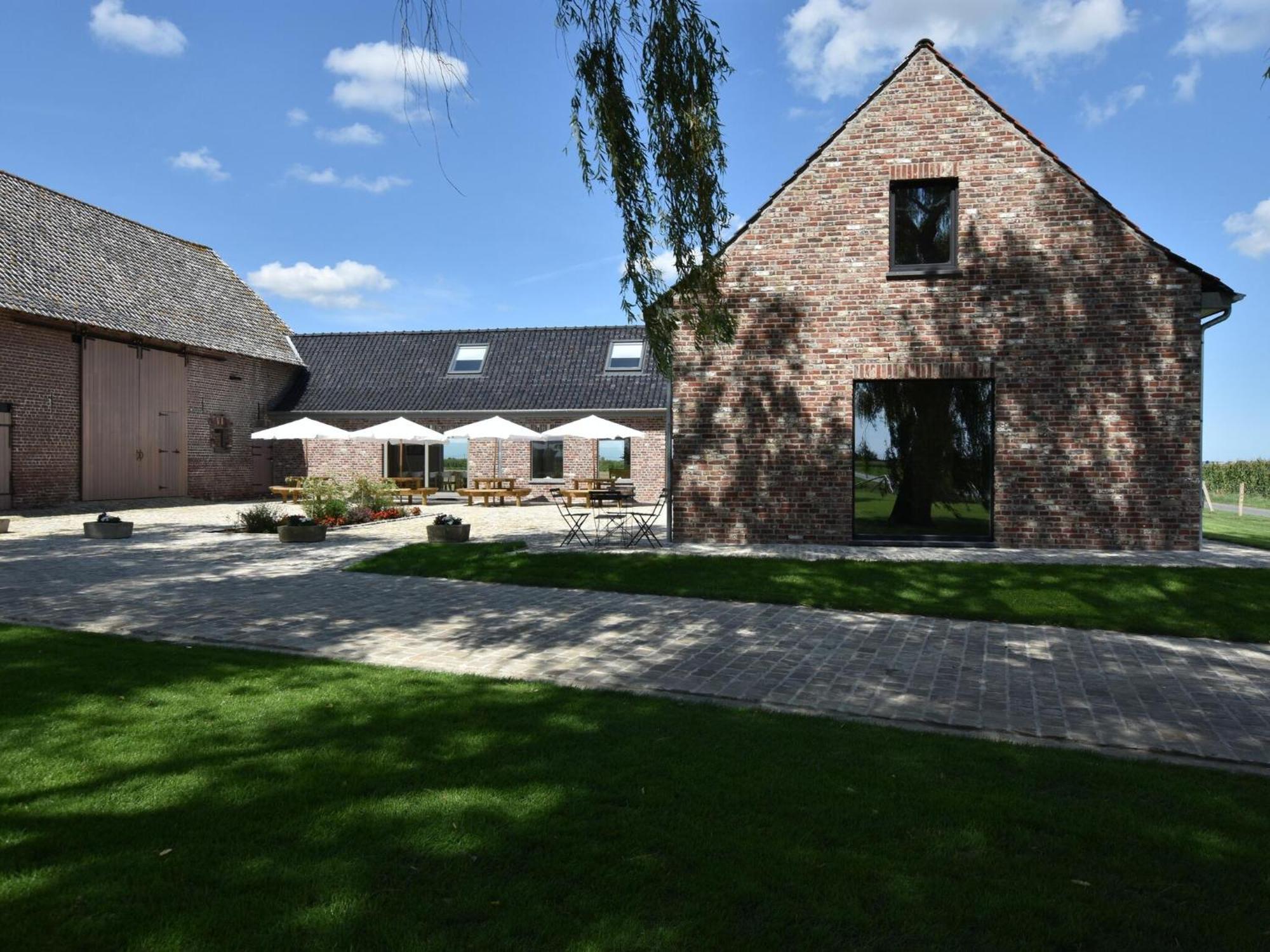 Spacious Holiday Home With Pond In Poperinge Roesbrugge-Haringe Exteriér fotografie