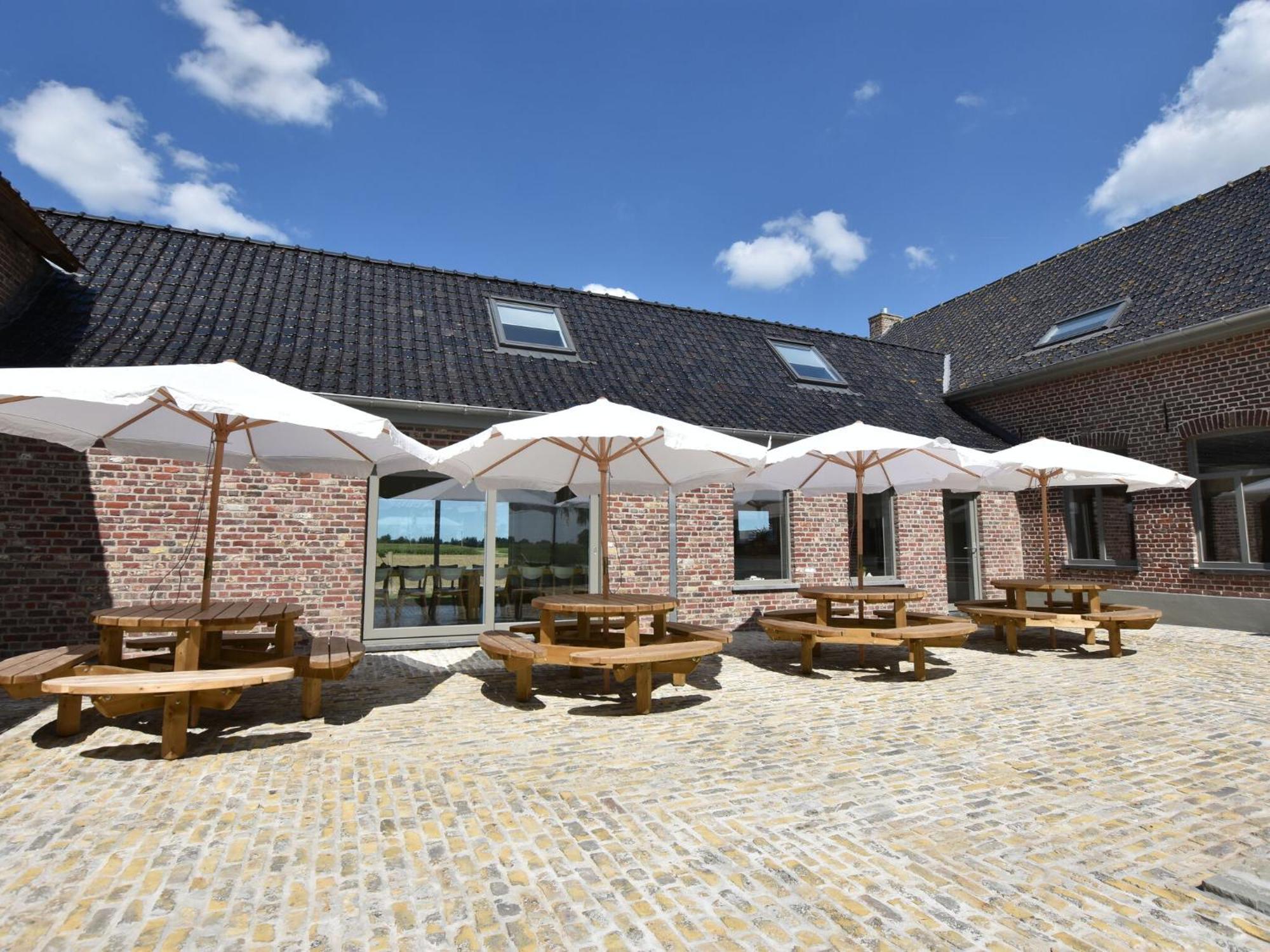 Spacious Holiday Home With Pond In Poperinge Roesbrugge-Haringe Exteriér fotografie