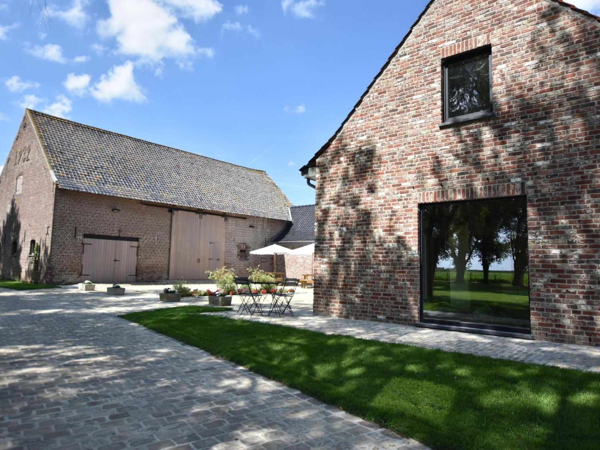 Spacious Holiday Home With Pond In Poperinge Roesbrugge-Haringe Exteriér fotografie