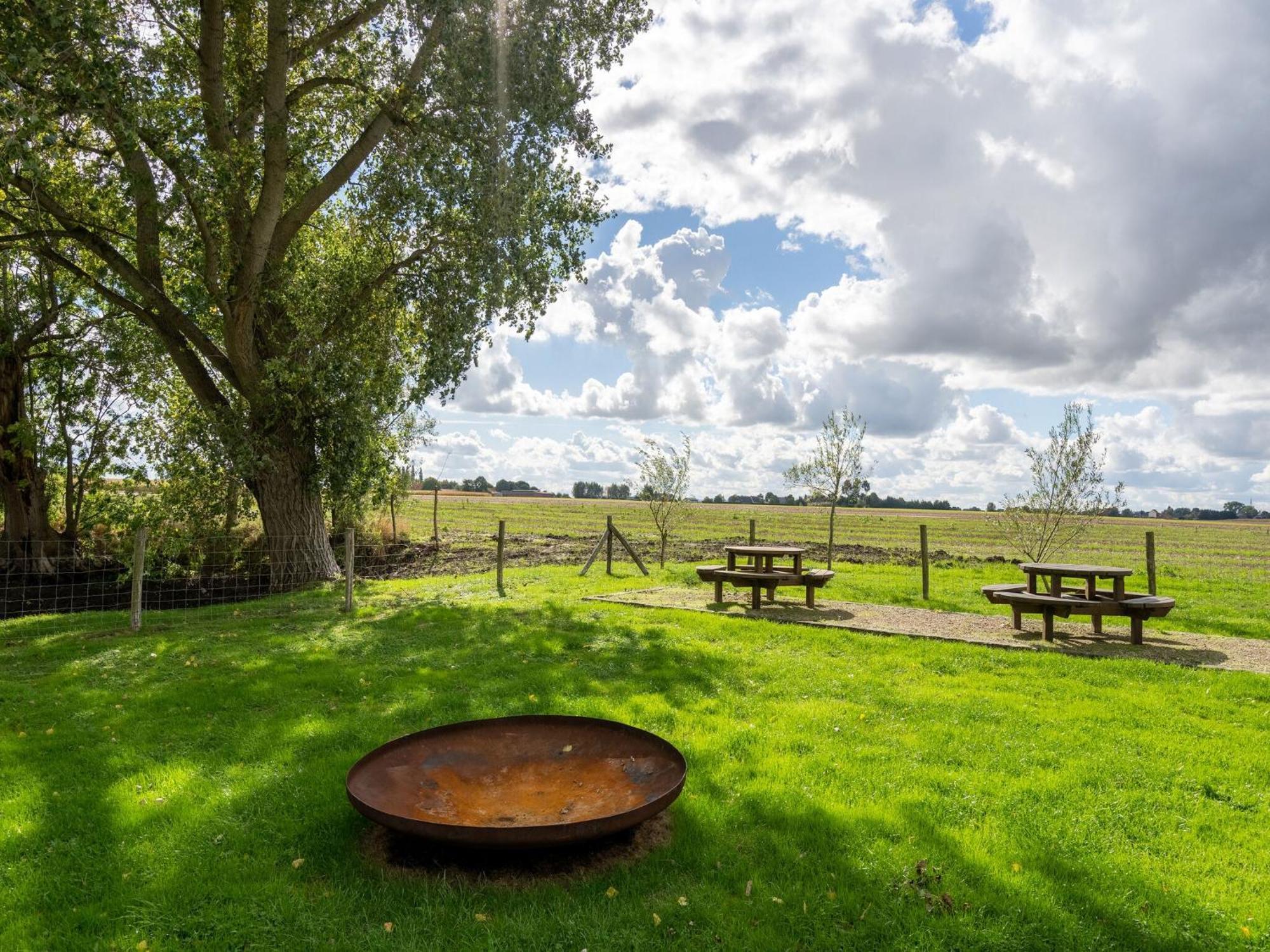 Spacious Holiday Home With Pond In Poperinge Roesbrugge-Haringe Exteriér fotografie