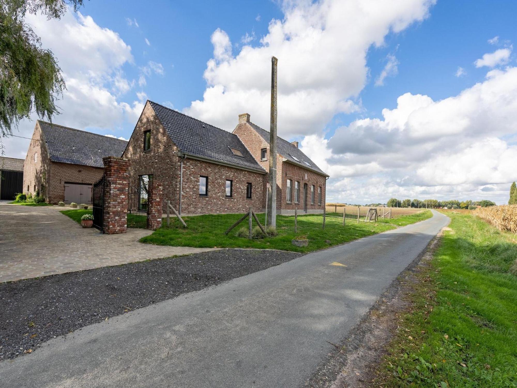 Spacious Holiday Home With Pond In Poperinge Roesbrugge-Haringe Exteriér fotografie