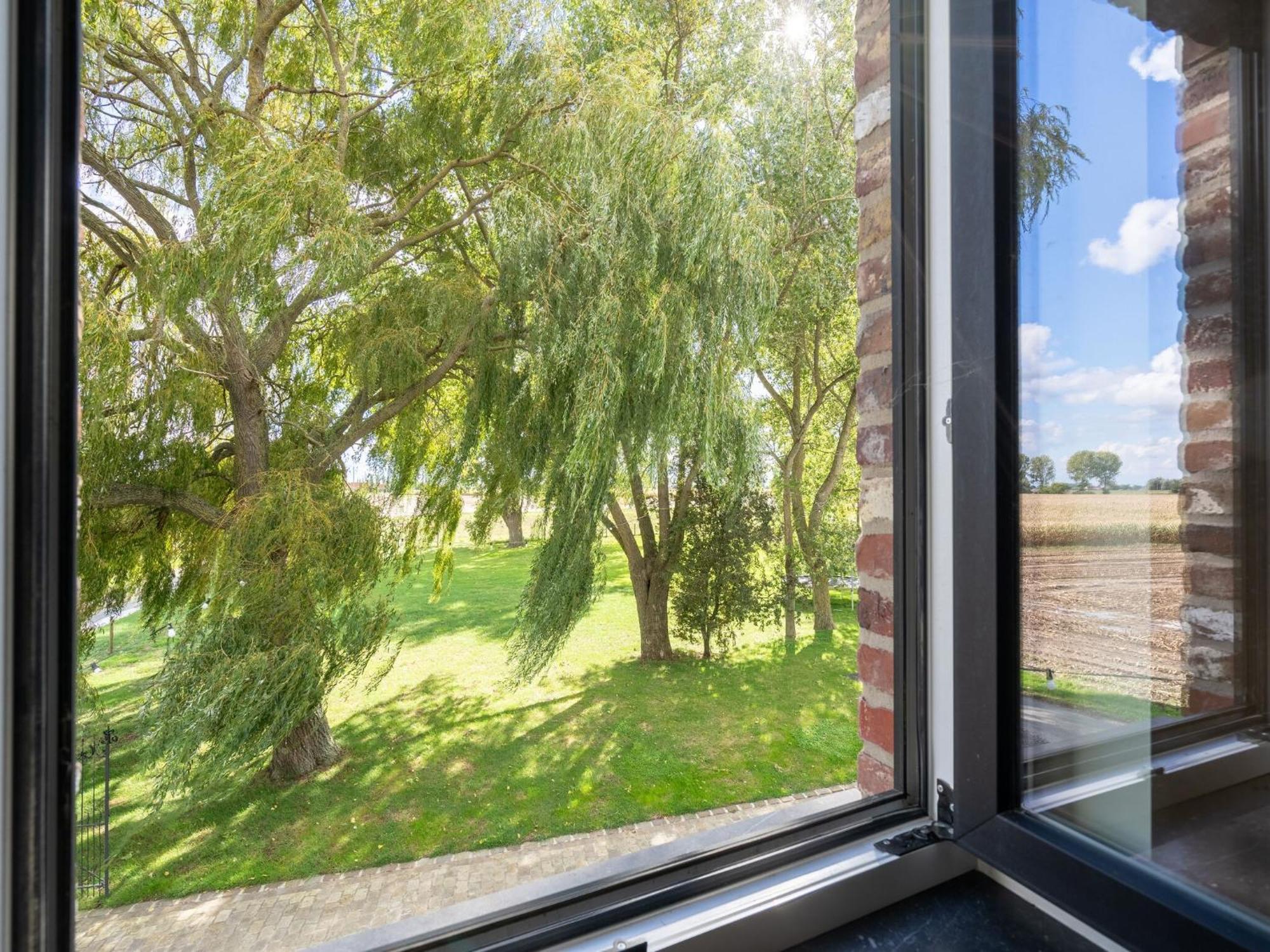 Spacious Holiday Home With Pond In Poperinge Roesbrugge-Haringe Exteriér fotografie