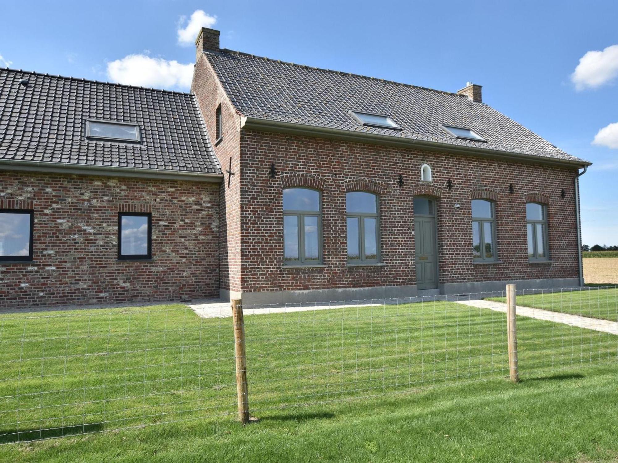 Spacious Holiday Home With Pond In Poperinge Roesbrugge-Haringe Exteriér fotografie