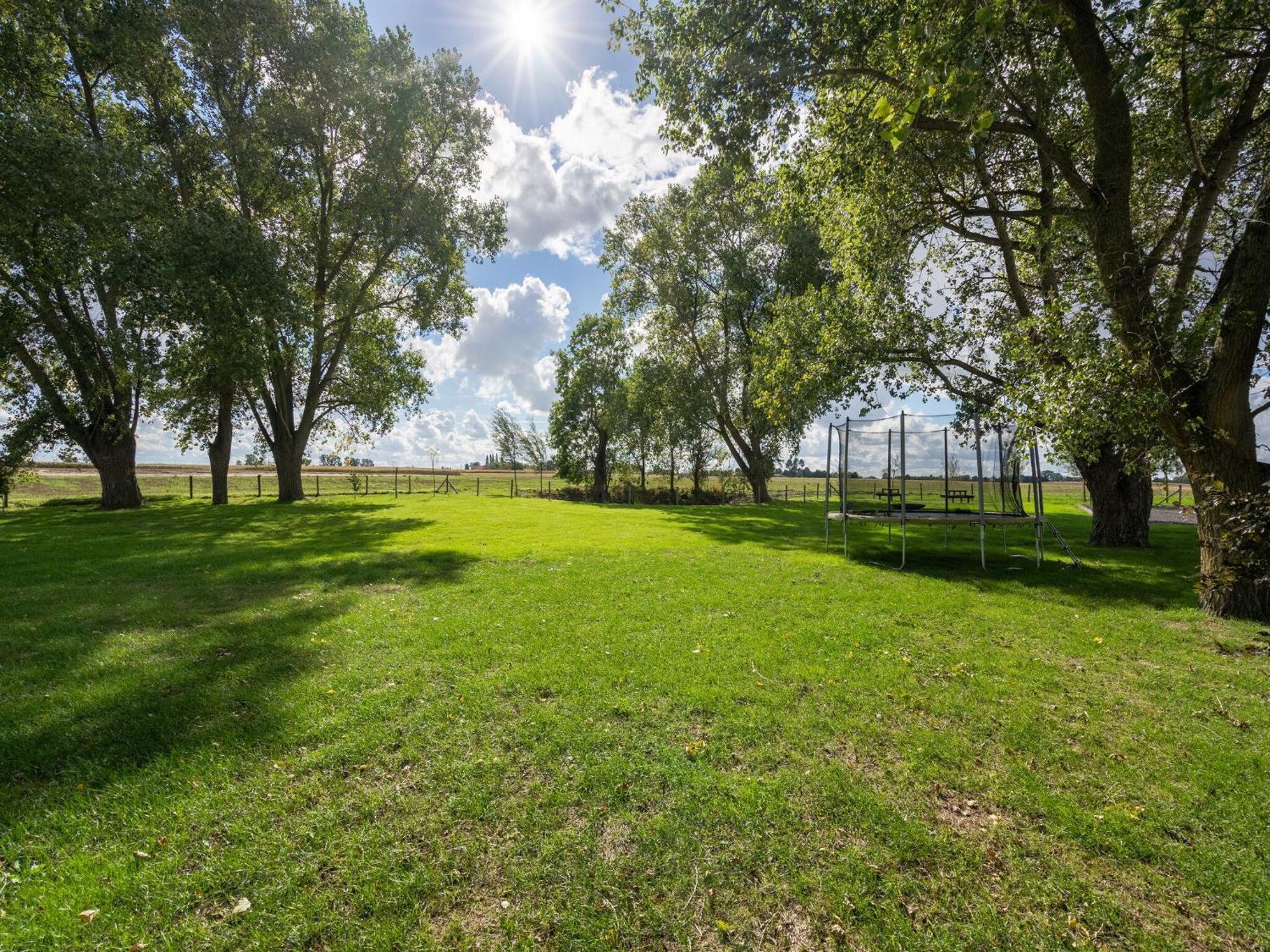 Spacious Holiday Home With Pond In Poperinge Roesbrugge-Haringe Exteriér fotografie