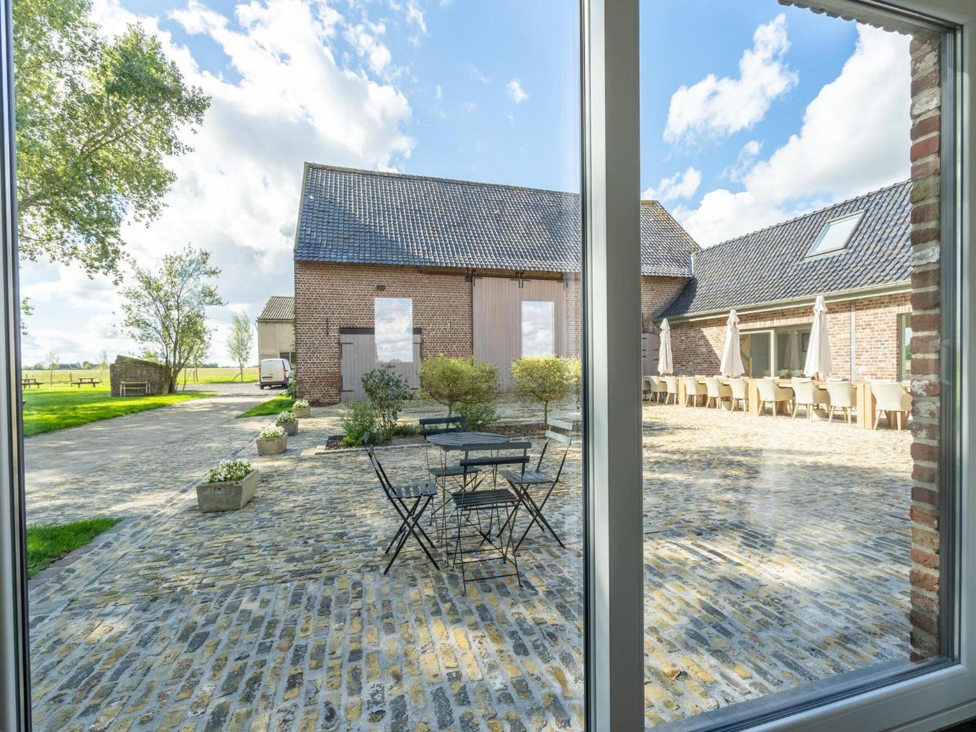 Spacious Holiday Home With Pond In Poperinge Roesbrugge-Haringe Exteriér fotografie